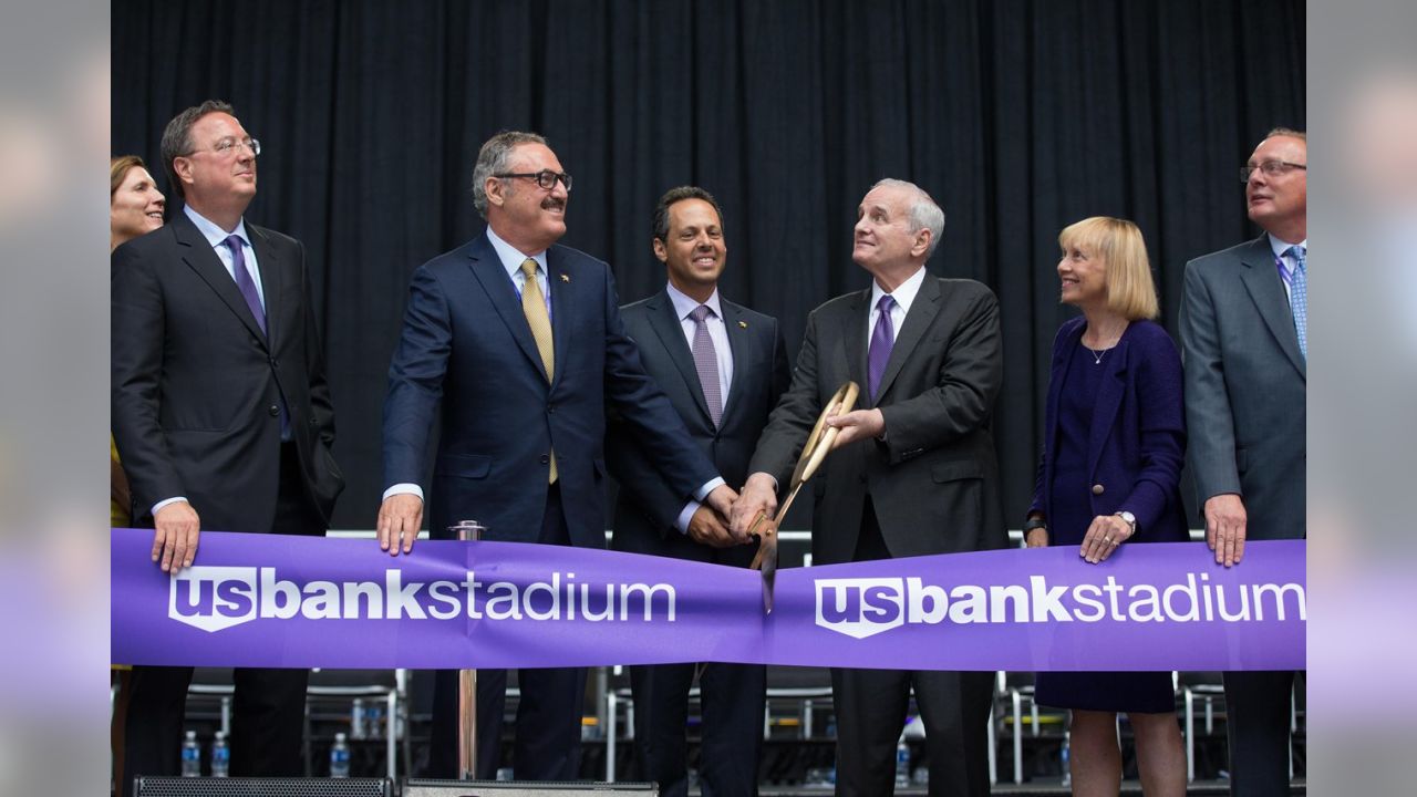 Bud Grant's Family Sounds the Gjallarhorn