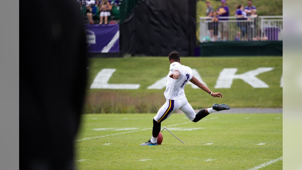 Minnesota Vikings defensive tackle Armon Watts (96) stretches during the  NFL football team's training camp in Eagan, Minn., Wednesday, July 27,  2022. (AP Photo/Abbie Parr Stock Photo - Alamy