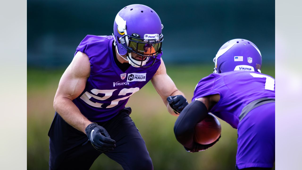 Minnesota Vikings hold youth football camp in Waterloo