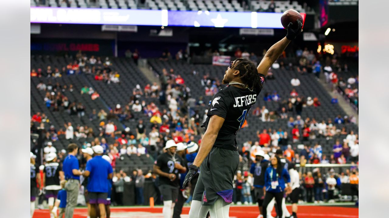 Vikings' Cousin Falls, Jefferson Wins Pro Bowl Dodgeball Match