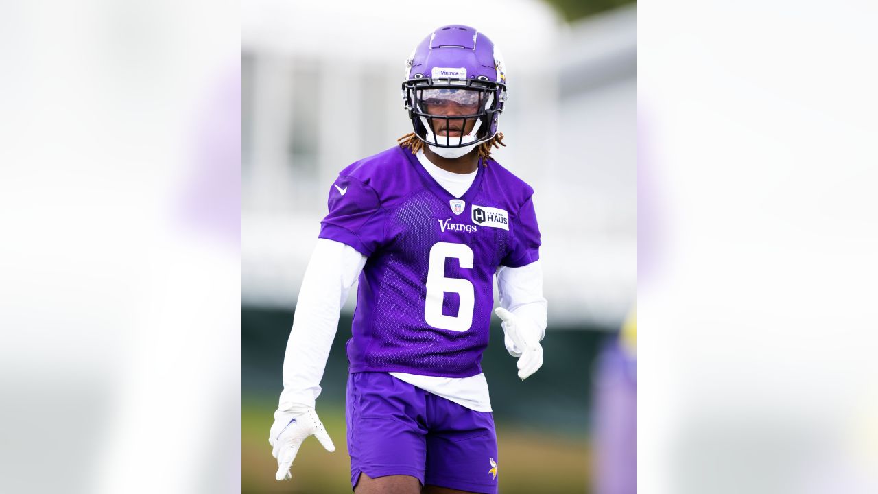 Minnesota Vikings cornerback Andrew Booth Jr. warms up before their game  against the San Francisco 49ers during an NFL preseason football game,  Saturday, Aug. 20, 2022, in Minneapolis. (AP Photo/Craig Lassig Stock