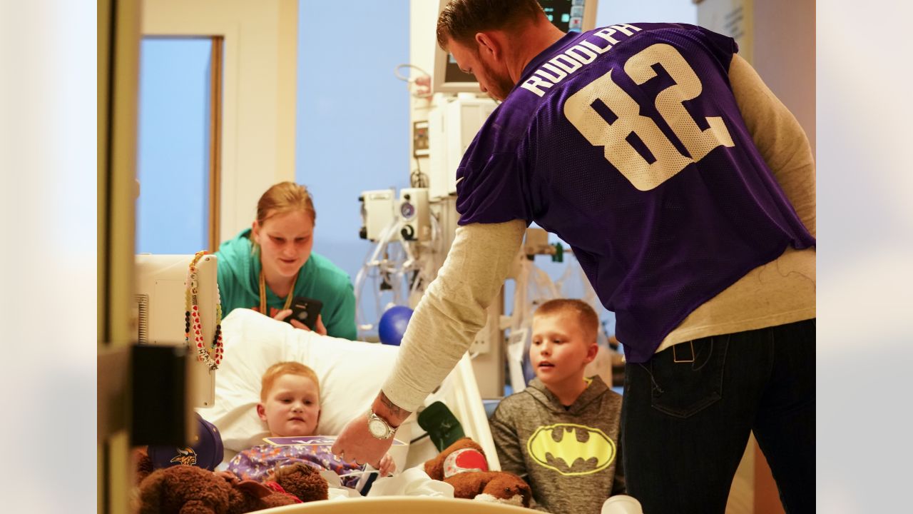 Vikings tight end Kyle Rudolph grounded by family, reaching for stardom –  Twin Cities