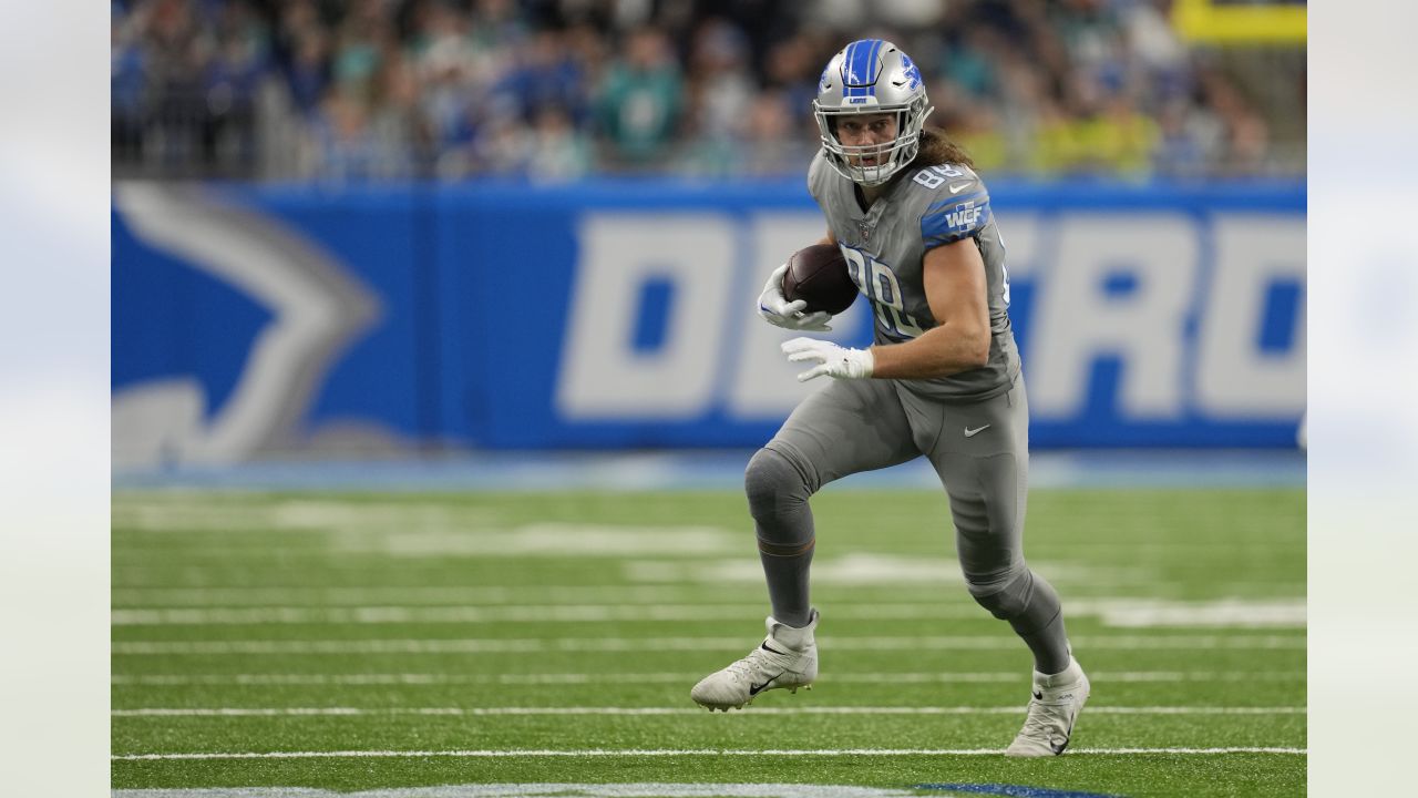 Report: Lions Send TE Hockenson To Vikings For Draft Picks