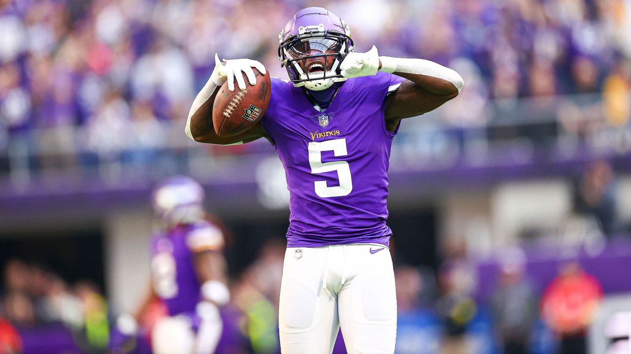 Minnesota Vikings cornerback Cameron Dantzler Sr. (3) on the field prior to  an NFL football game against the Chicago Bears, Sunday, Oct. 9, 2022 in  Minneapolis. (AP Photo/Stacy Bengs Stock Photo - Alamy