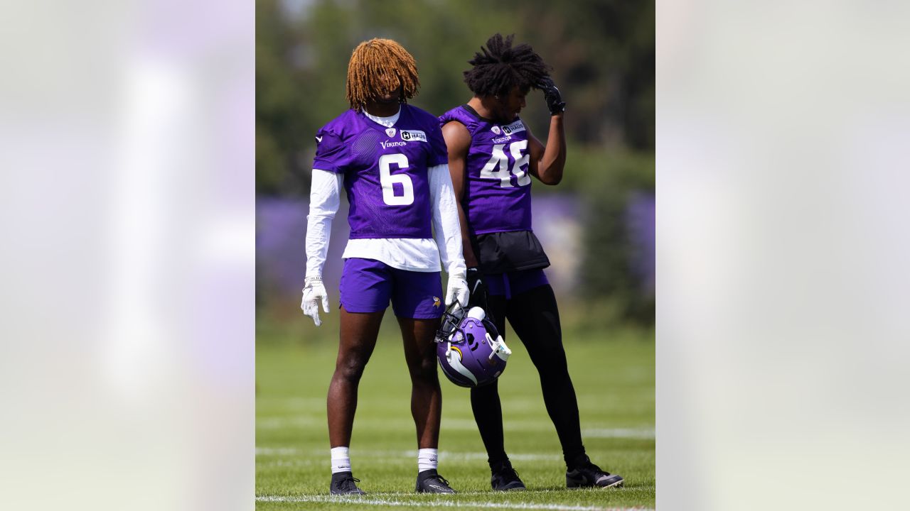 Minnesota Vikings cornerback Andrew Booth Jr. warms up before their game  against the San Francisco 49ers during an NFL preseason football game,  Saturday, Aug. 20, 2022, in Minneapolis. (AP Photo/Craig Lassig Stock