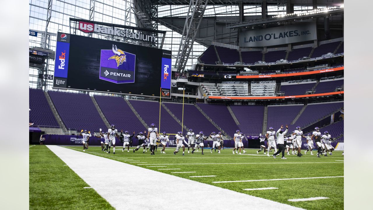 Vikings practice at U.S. Bank Stadium