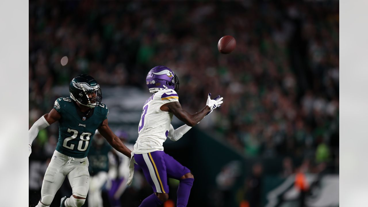 Eagles vs. Vikings: Jalen Hurts runs for 2 TDs, Birds win 34-28