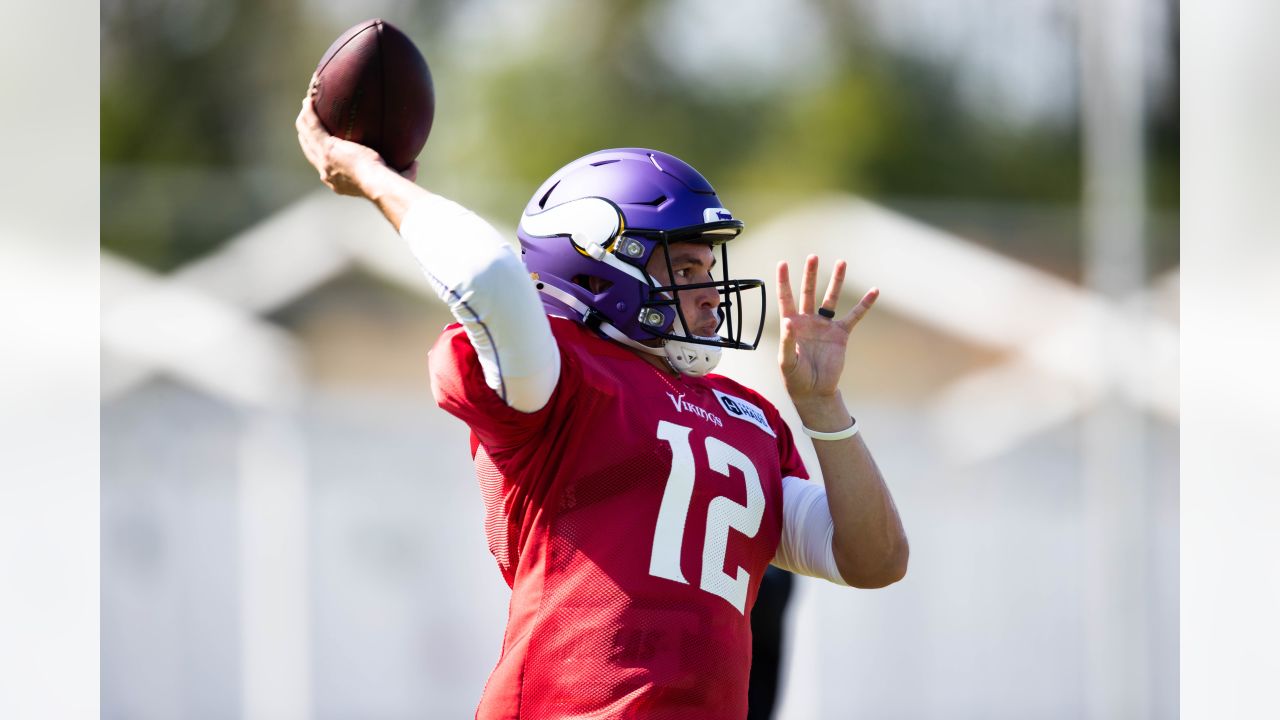 Minnesota Vikings running back Kene Nwangwu (26) during warmups before an  NFL football game against the New York Jets, Sunday, Dec. 4, 2022 in  Minneapolis. (AP Photo/Stacy Bengs Stock Photo - Alamy