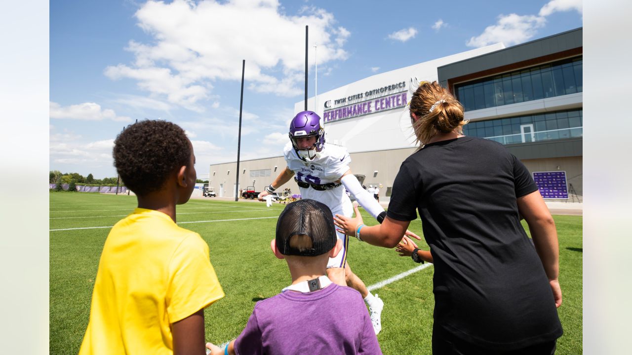 Vikings OTA takeaways: Kirk Cousins leans on makeshift WR corps, Brian  Flores' defense spices it up 