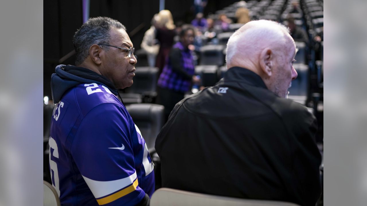 Daughter of Vikings legend Gene Washington tells his story in new book,  documentary - CBS Minnesota