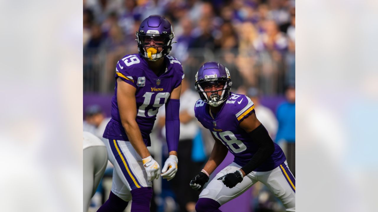 Minnesota Vikings quarterback Kirk Cousins dots Detroit Lions wide receiver  Amon-Ra St. Brown for game-tying TD in first half of final flag football  game