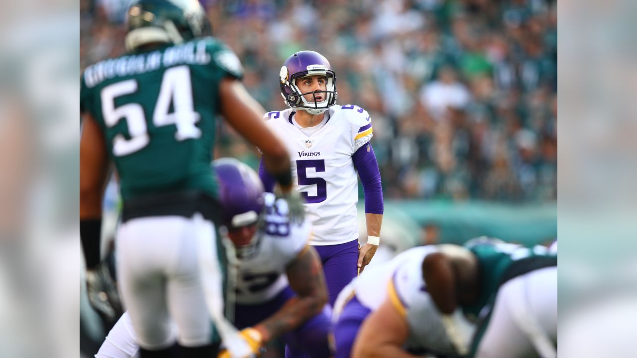 You Just Need Five…”: An Inspiring Message From Vikings Cornerback Lifted  Kirk Cousins to Snatch History - EssentiallySports