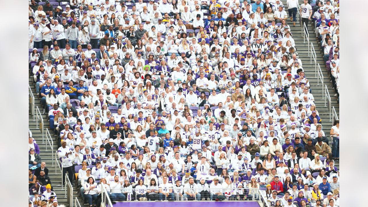 Packers encourage fans to wear white to create a white out during family  night