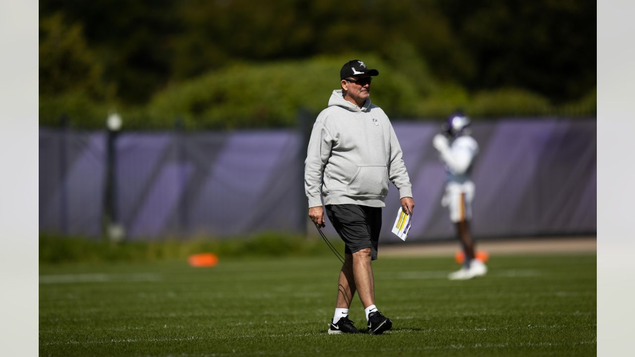 Minnesota Vikings tight end Chris Herndon (89) warms up before the first  half of an NFL football game between the Carolina Panthers and the  Minnesota Vikings, Sunday, Oct. 17, 2021, in Charlotte