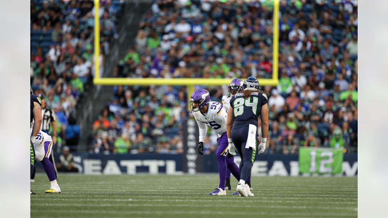 Minnesota Vikings tight end Johnny Mundt (86) drops a pass during the  fourth quarter of an NFL football game against the Philadelphia Eagles,  Monday, Sep. 19, 2022, in Philadelphia. The Eagles defeated