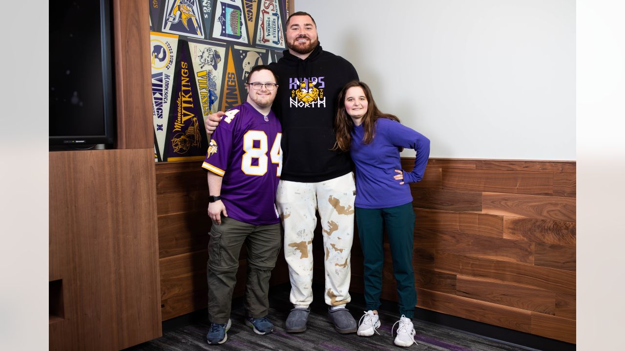 Minnesota Vikings on LinkedIn: Harrison Phillips Builds Confidence &  Connects 'Best Friends' Through…