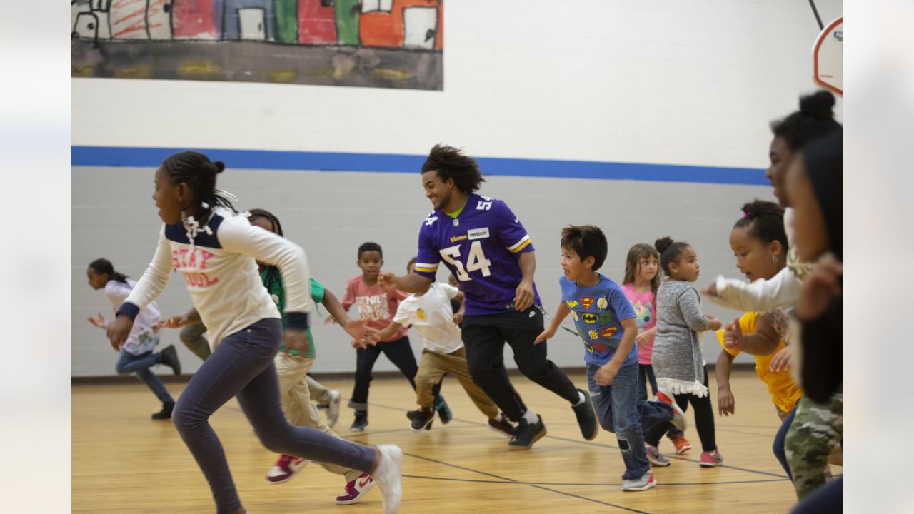 Clovis native, Minnesota Viking Eric Kendricks donating to local school -  ABC30 Fresno