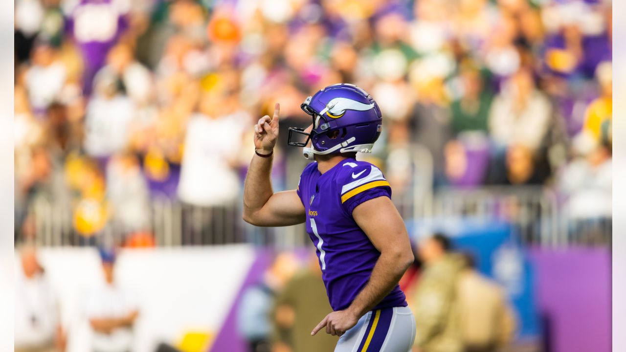 Vikings kicker Greg Joseph signs RFA tender to officially return