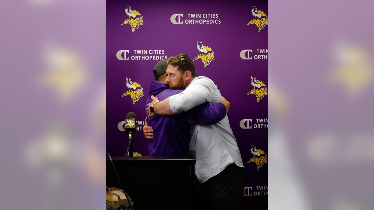 Brian Robison Sounds The Gjallarhorn, Leads Skol Chant Prior to Minnesota  Vikings-Green Bay Packers 