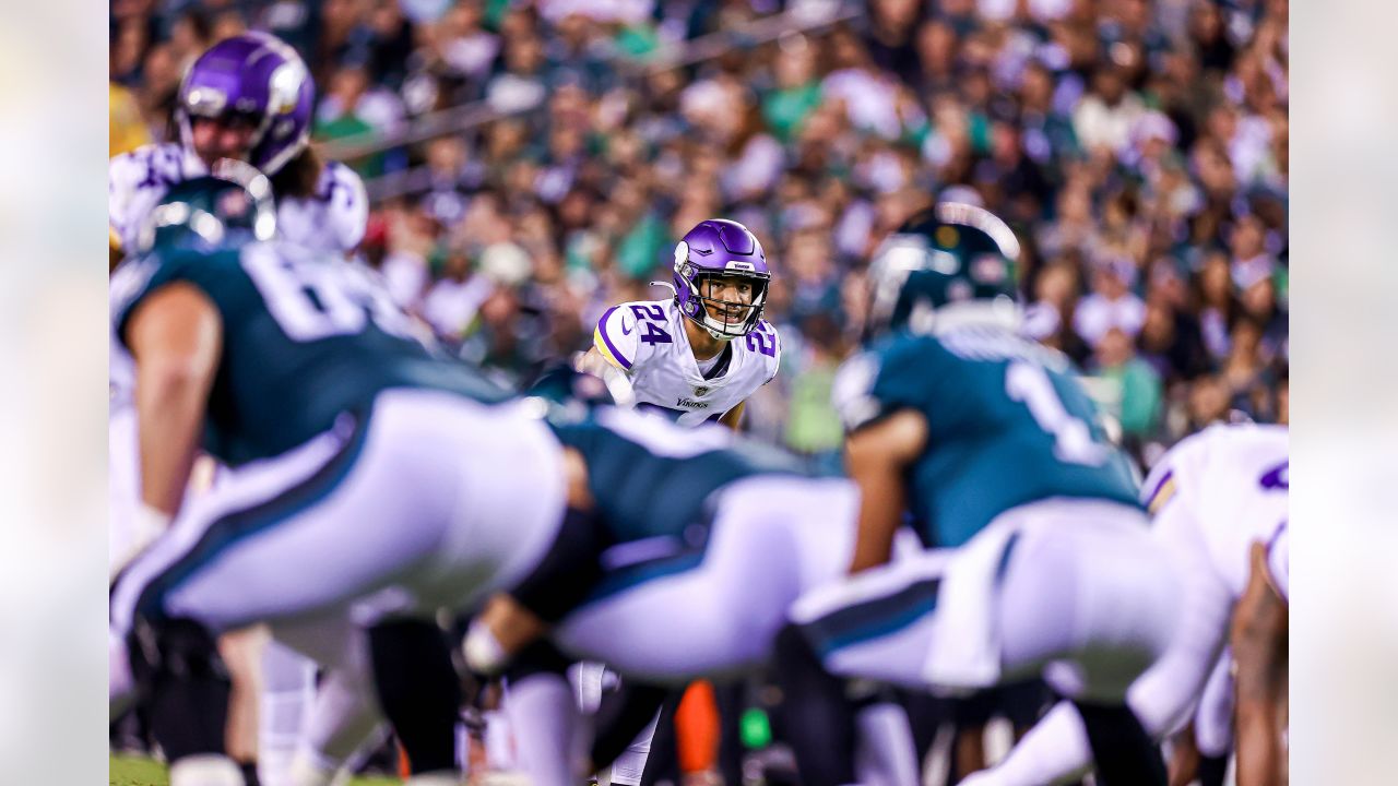 Kirk Cousins Ripped by Fans for Latest MNF Struggles in Vikings' Loss to  Eagles, News, Scores, Highlights, Stats, and Rumors