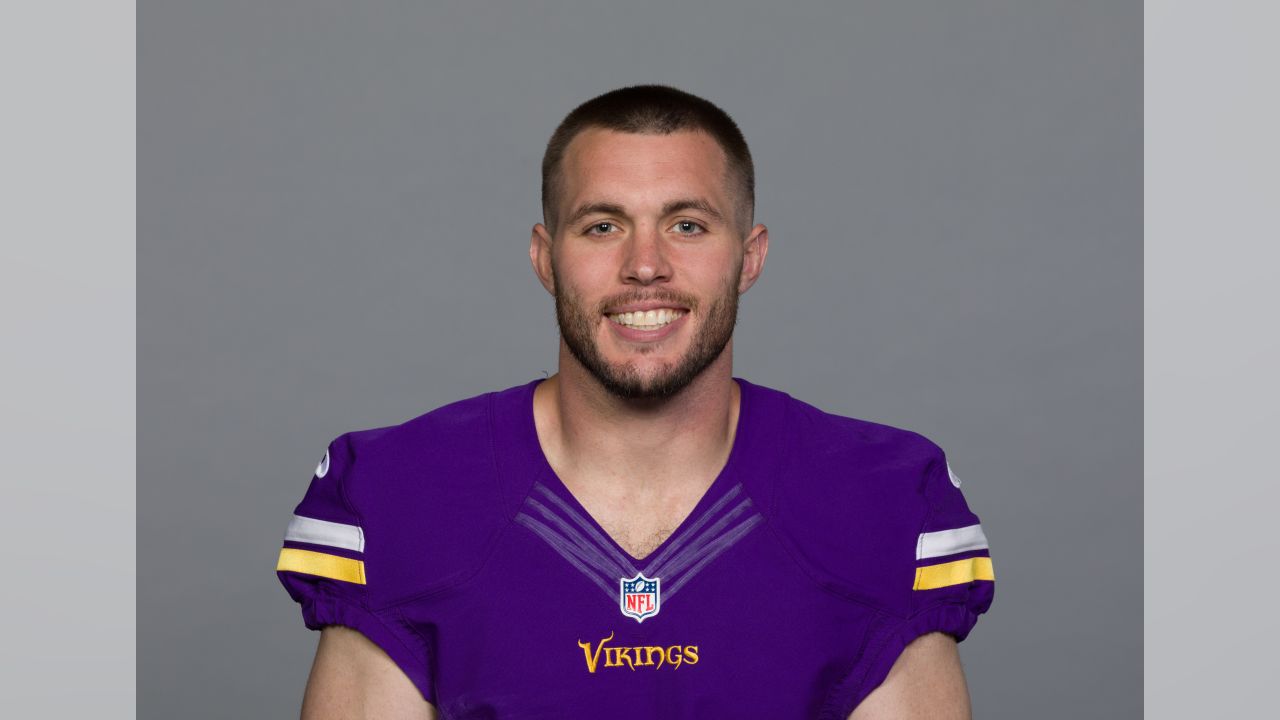 Vikings' Harrison Smith proud to honor another No. 22, hall of