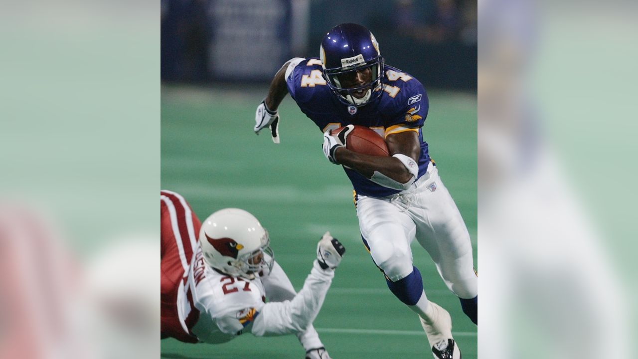 Future Hall-of-Famer, Mpls-native Larry Fitzgerald Jr. visits  Vikings/Cardinals practice -  5 Eyewitness News