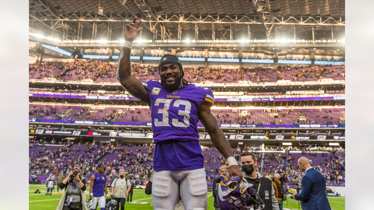 Former Vikings' RB Dalvin Cook is visiting with the Jets, per  @tompelissero. This marks Cook's first free-agent visit. #nfl #nflnews…