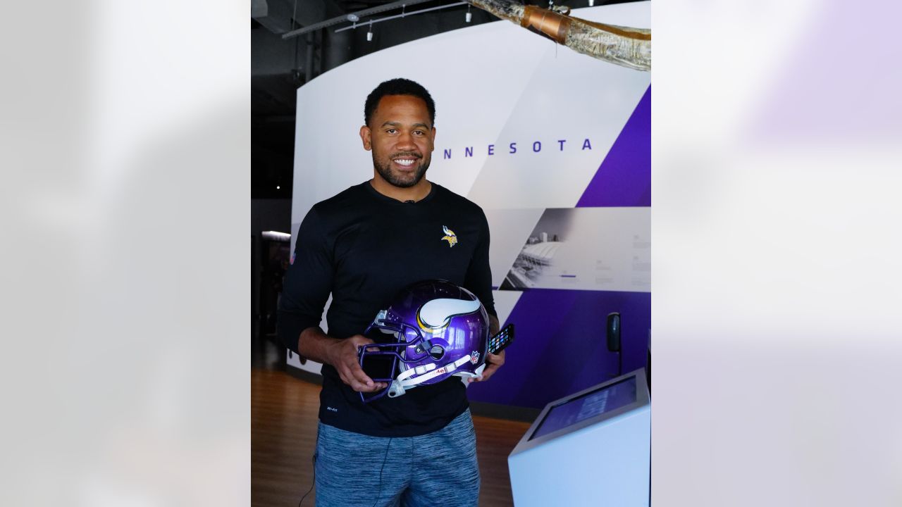 Big Shoes to Fill': Kevin Williams' 1st Step to Vikings Ring of Honor Began  with Choosing 93