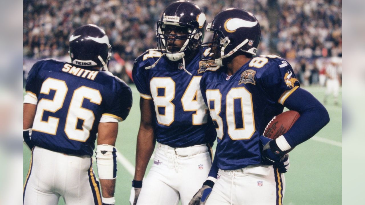 Vikings to induct Randy Moss, Ahmad Rashad into ring of honor