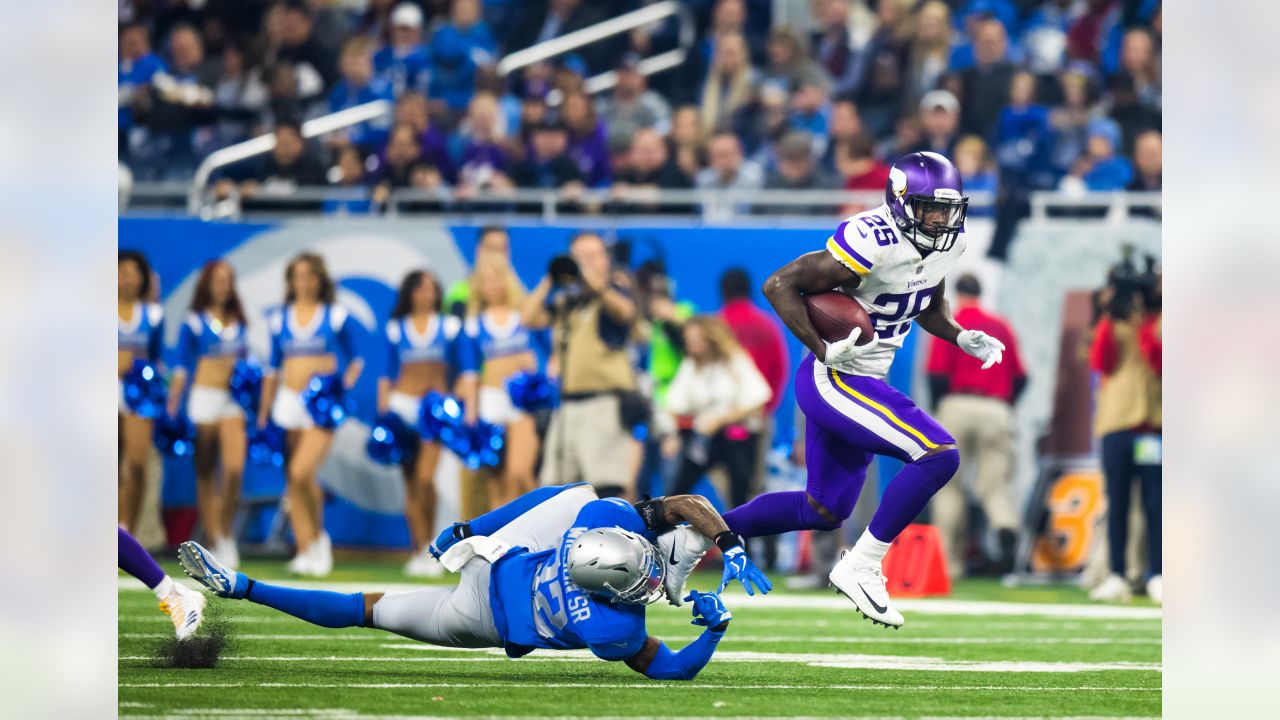 Vikings tailgaters embrace first home Thanksgiving game