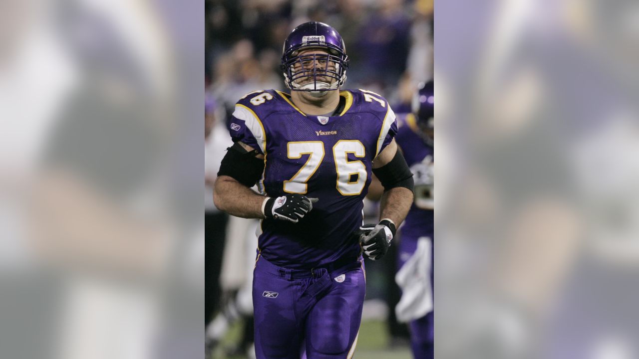 Former Vikings Guard Steve Hutchinson Inducted Into Hall Of Fame - CBS  Minnesota