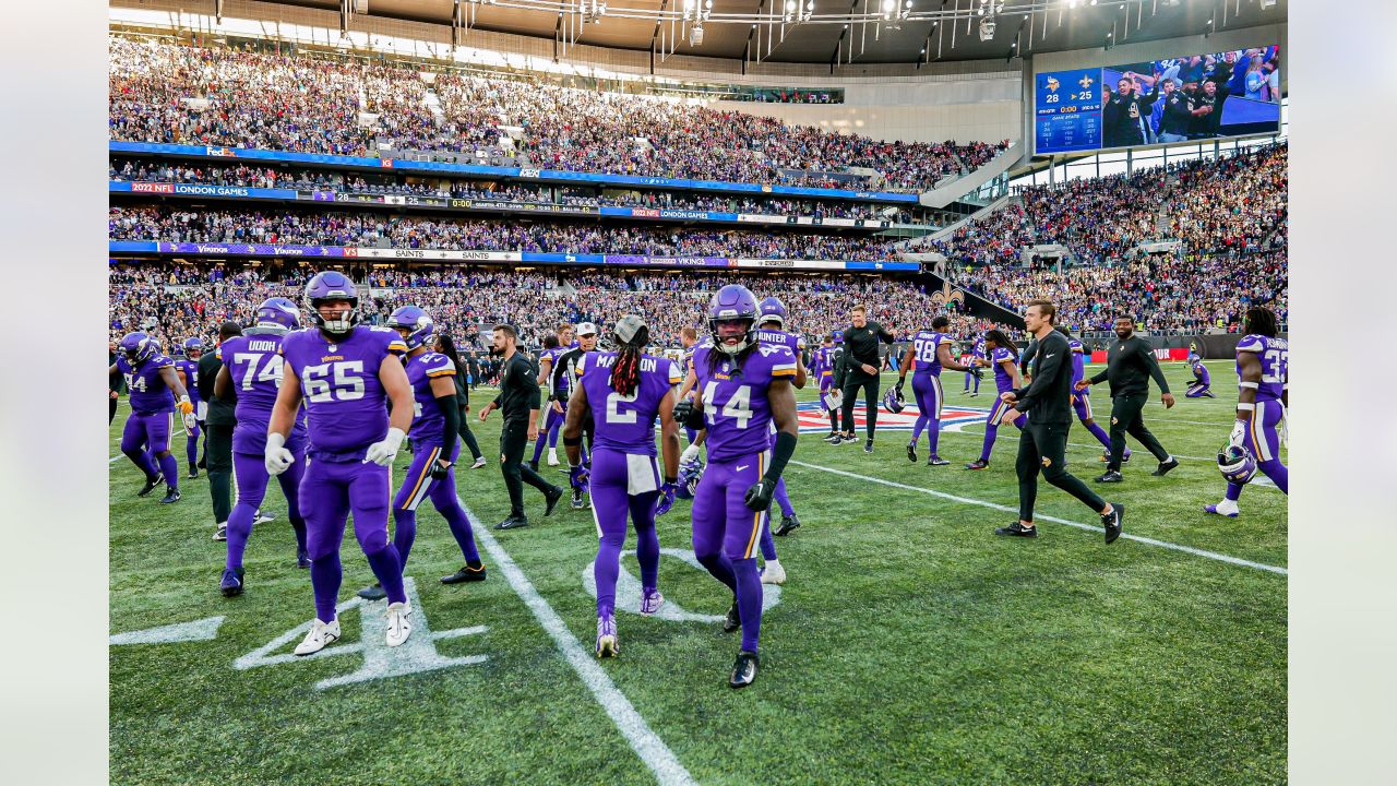 East Rutherford, New Jersey, USA. 6th Oct, 2019. Minnesota Vikings wide  receiver Adam Thielen (19) catches a pass in the first half during a NFL  game between the Minnesota Vikings and the