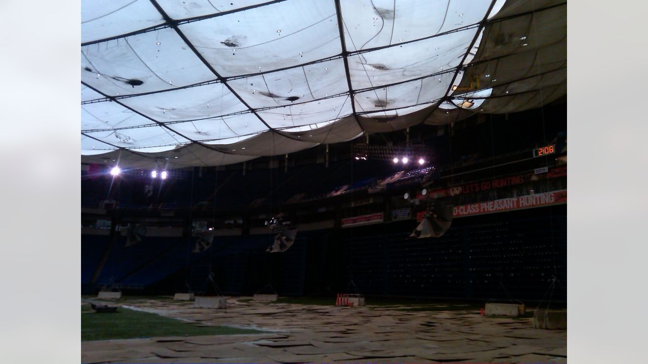 Minneapolis Metrodome's stadium roof collapses in snow blizzard