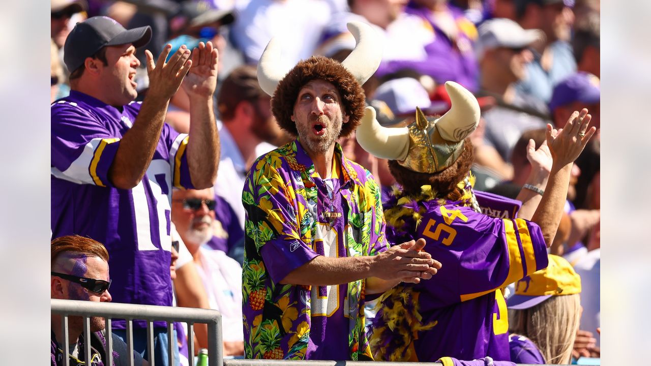 Vikings fans wearing No. 8 ponder the vaccination controversy involving Kirk  Cousins – Twin Cities