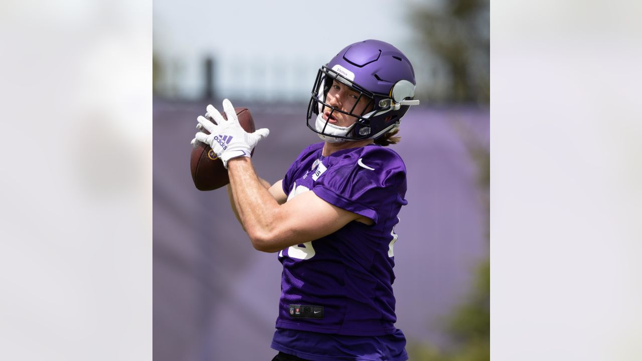 First Look at Rookie Lewis Cine in a Vikings Uniform 