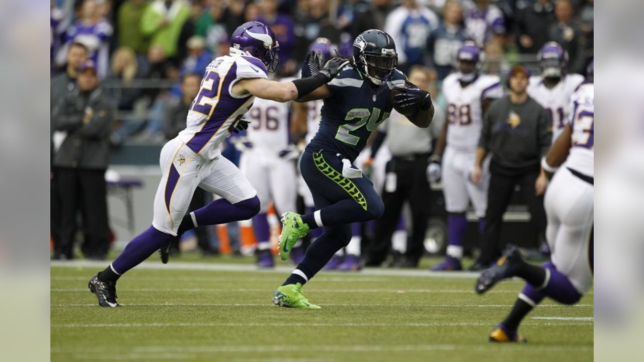 Minnesota Vikings safety Lewis Cine (6) gets set during an NFL pre-season  football game against the Seattle Seahawks, Thursday, Aug. 10, 2023 in  Seattle. (AP Photo/Ben VanHouten Stock Photo - Alamy