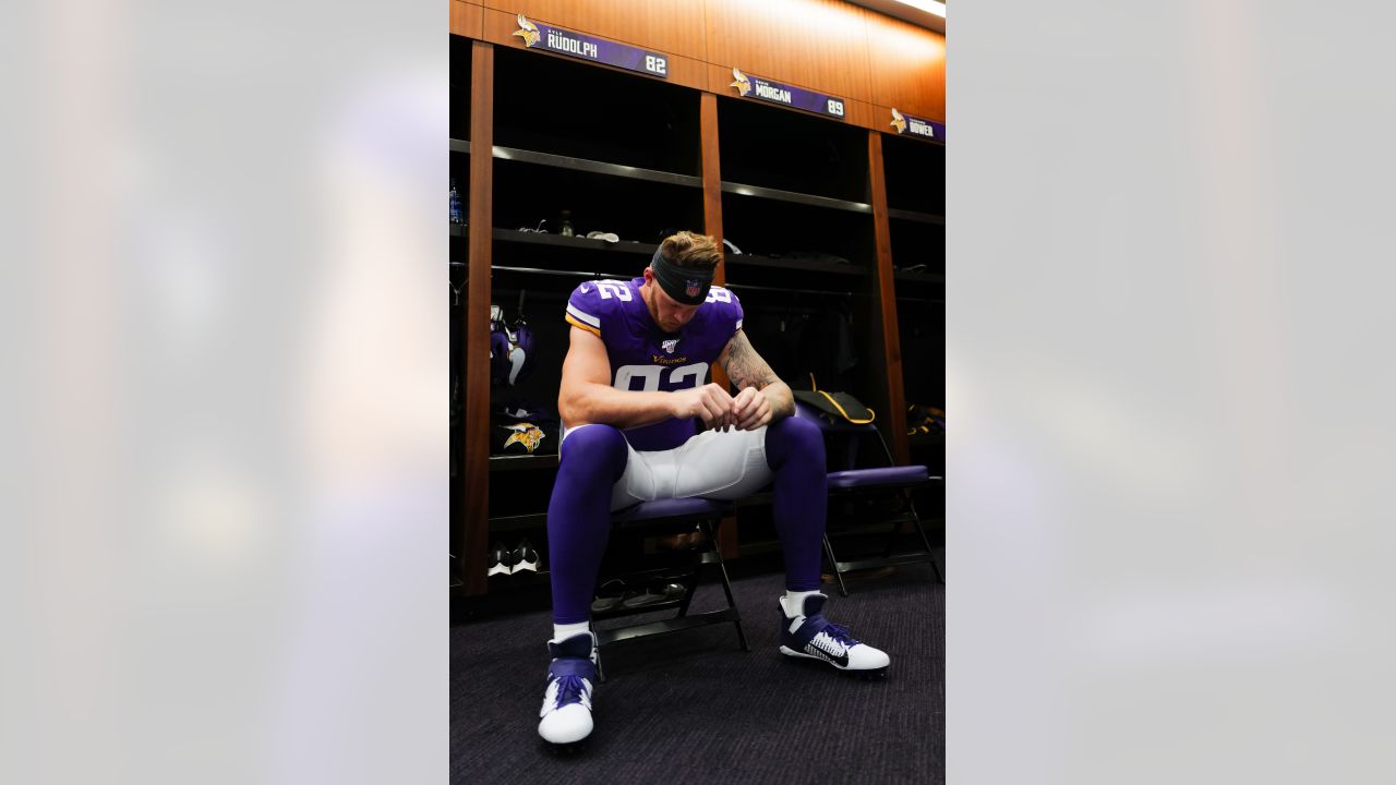 Locker-room deception over gloves has happy ending for Vikings' Kyle  Rudolph – Twin Cities