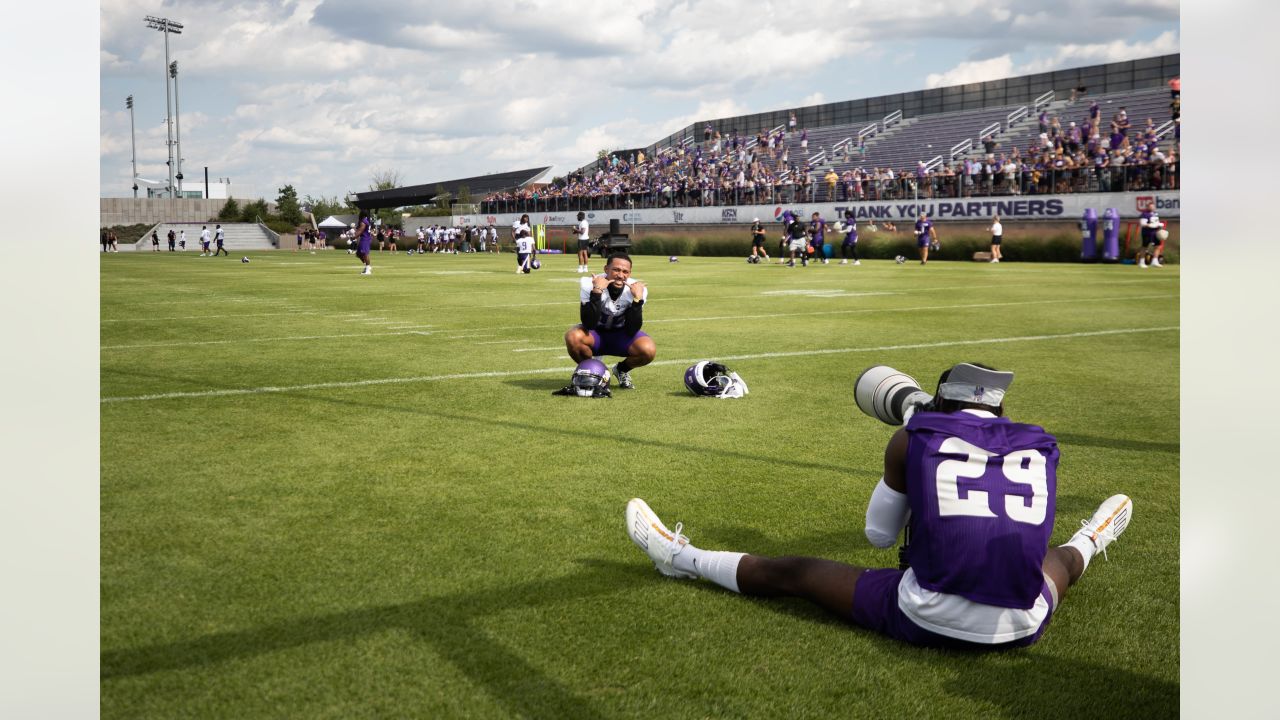 Minnesota Vikings hold youth football camp in Waterloo