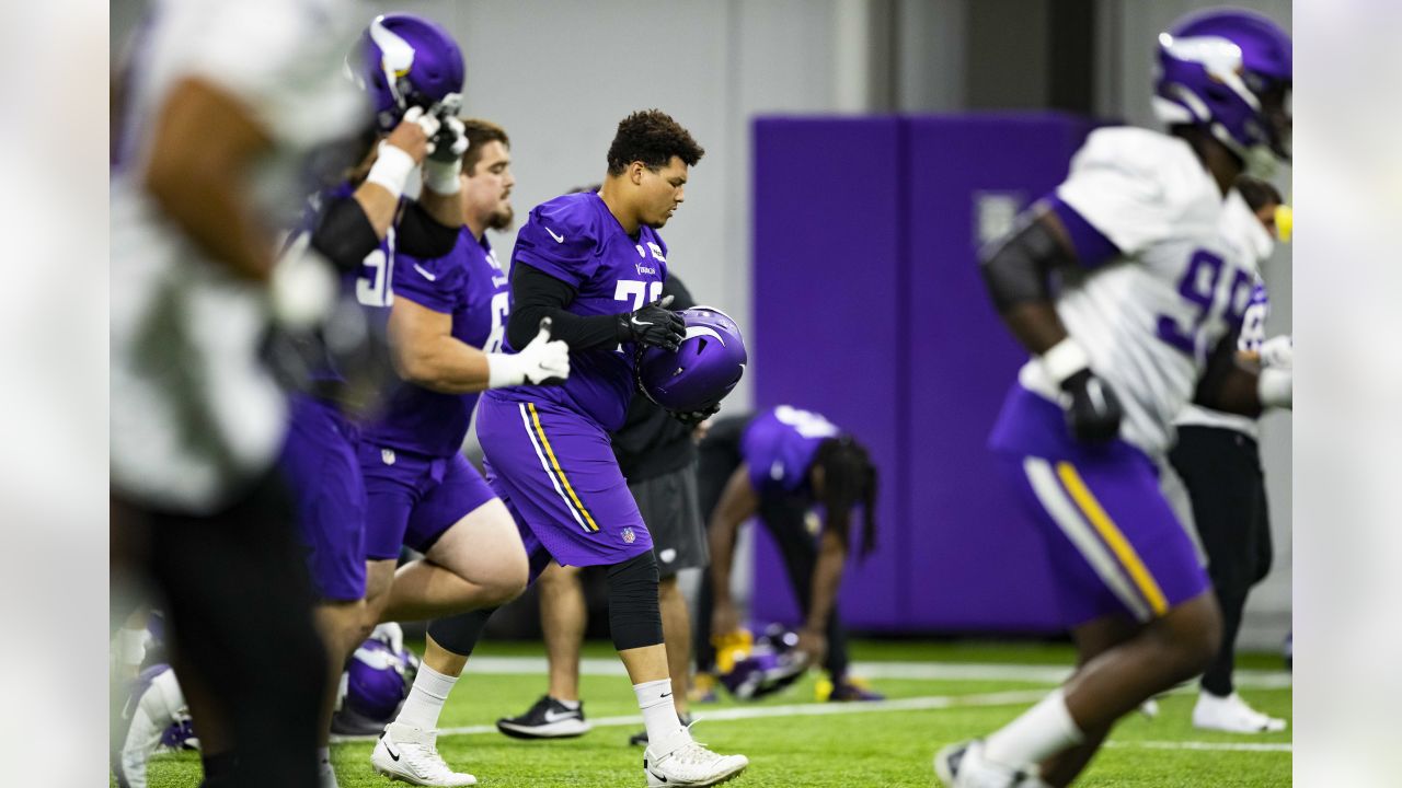 Vikings Guard Ezra Cleveland to Miss Week 11 Game vs Cowboys ✭ Inside The  Star