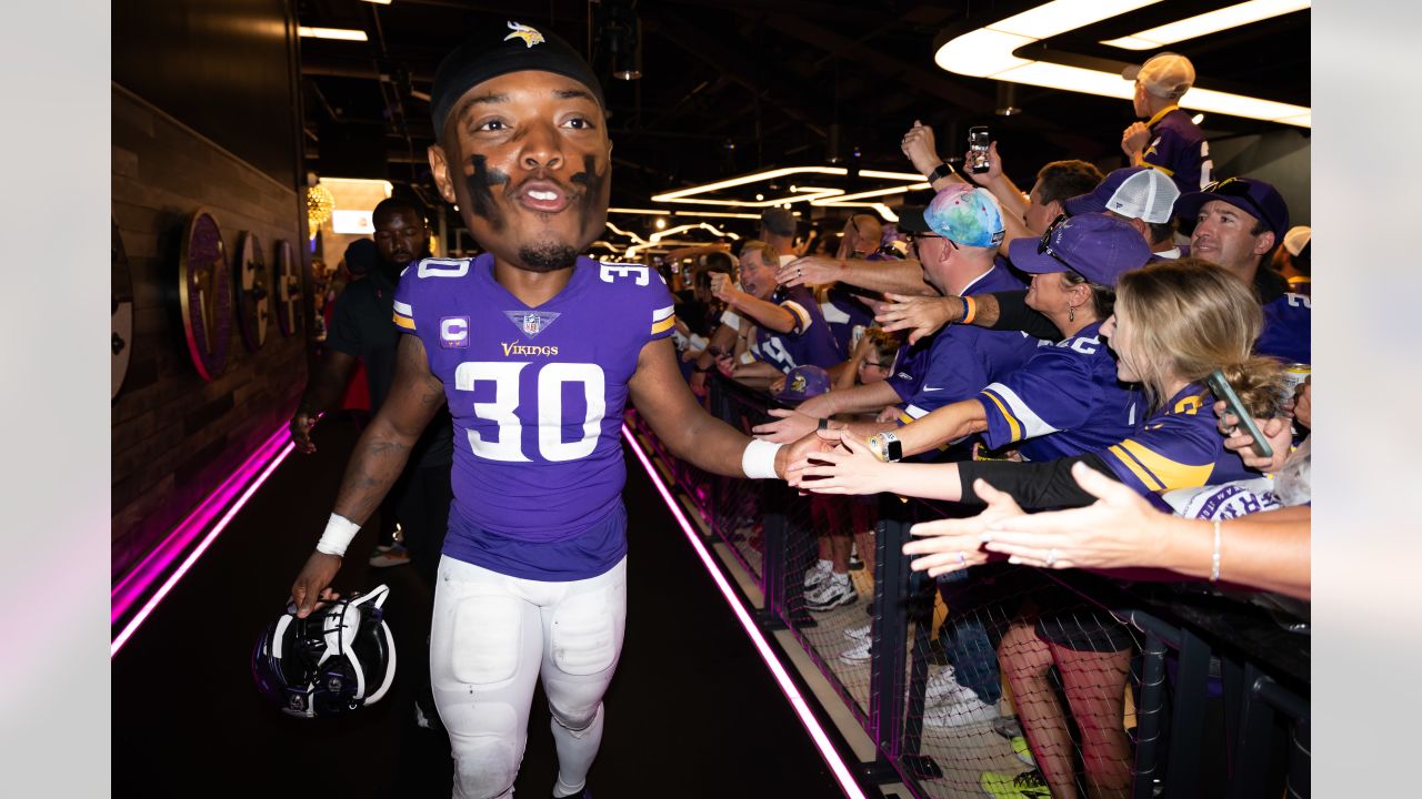 Vikings fans swarm Minneapolis for season opener