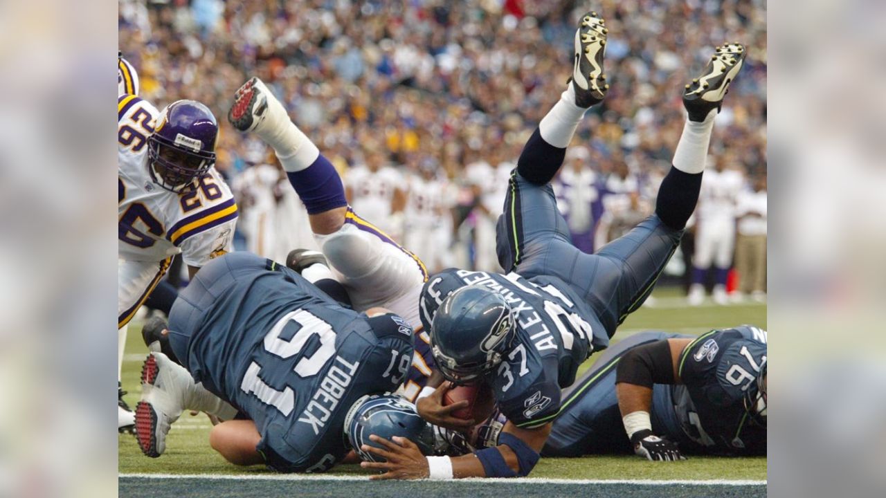 Seattle Seahawks offensive tackle Stone Forsythe (78) gets set during an  NFL pre-season football game against the Minnesota Vikings, Thursday, Aug.  10, 2023 in Seattle. (AP Photo/Ben VanHouten Stock Photo - Alamy