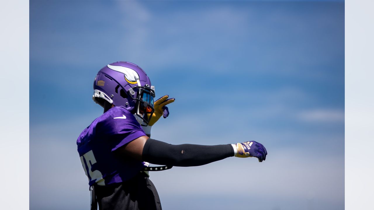 Tennessee Titans tight end Chigoziem Okonkwo (85) in action during the  first half of an NFL preseason football game against the Minnesota Vikings,  Saturday, Aug. 19, 2023 in Minneapolis. Tennessee won 24-16. (