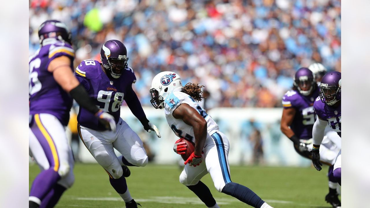 Marcus Mariota Tosses Pick Six to Vikings LB Eric Kendricks