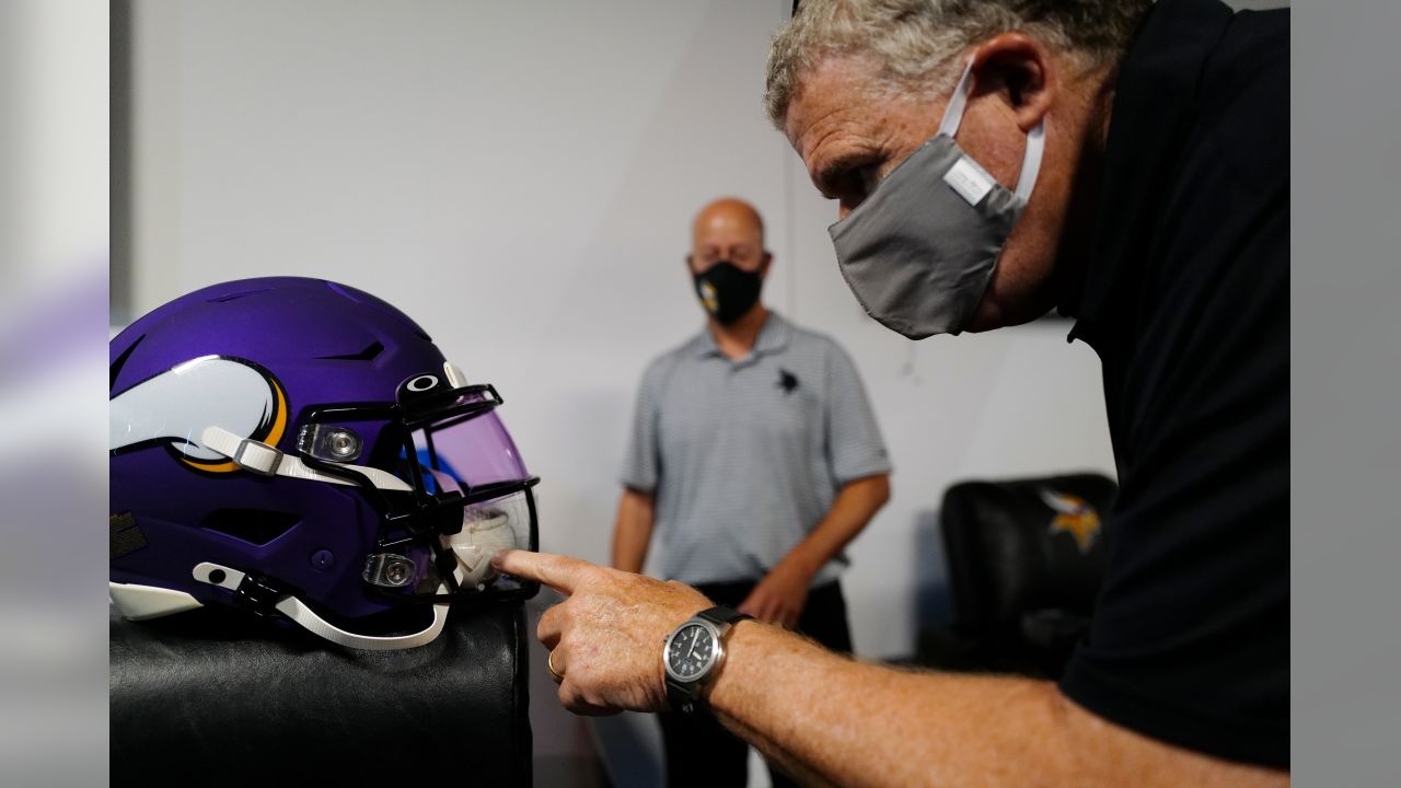 What Pros Wear: Stefon Diggs' Oakley Clear Visor - What Pros Wear