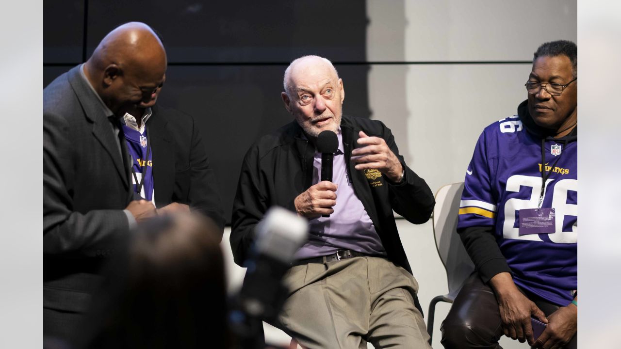 Vikings legends Alan Page & Gene Washington visited The Best Academy