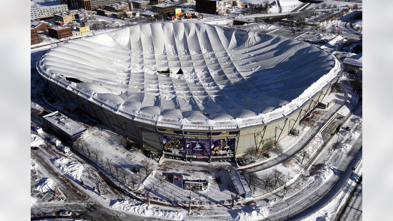 The Moment the Metrodome Roof Collapsed