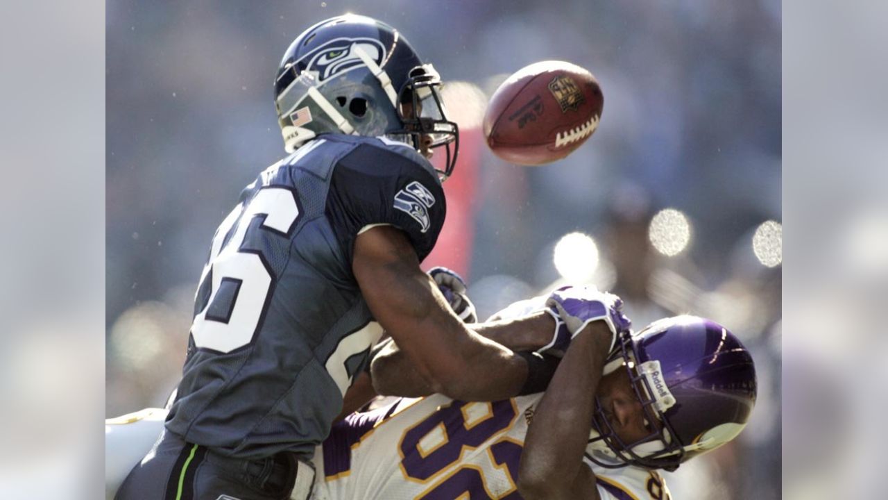 Minnesota Vikings safety Lewis Cine (6) gets set during an NFL pre-season  football game against the Seattle Seahawks, Thursday, Aug. 10, 2023 in  Seattle. (AP Photo/Ben VanHouten Stock Photo - Alamy