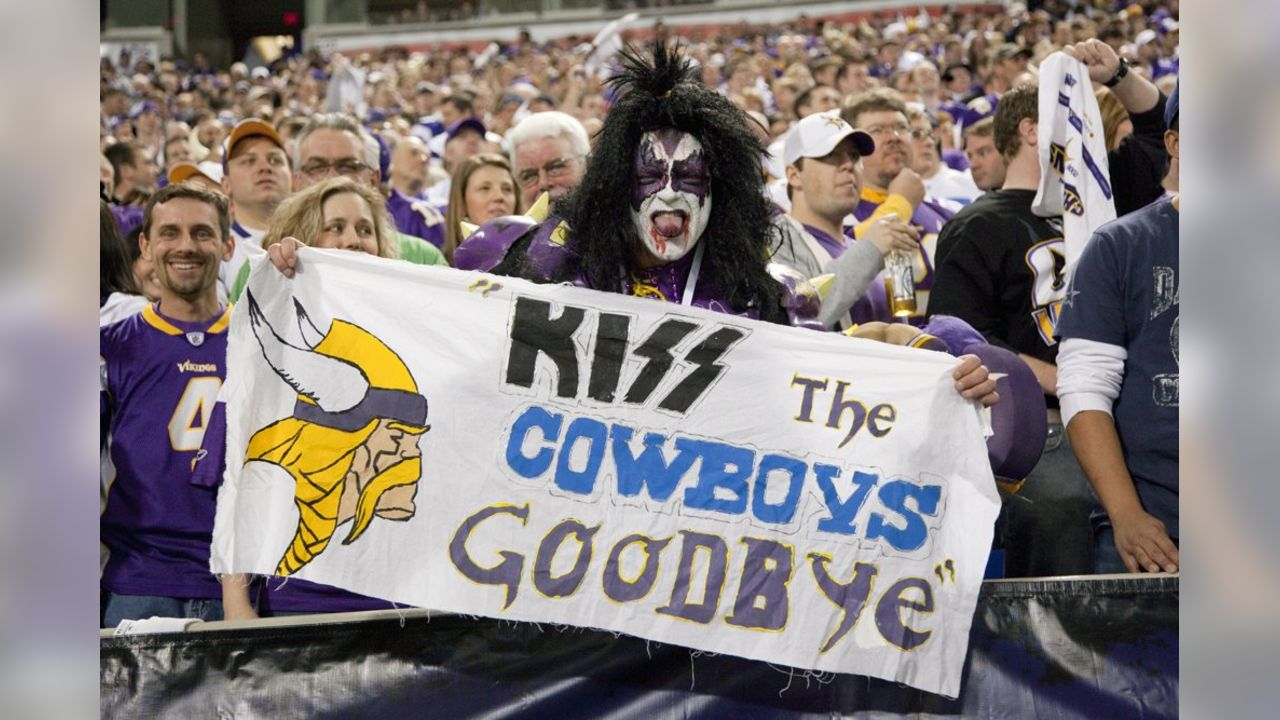 LOL: CBS basically apologized to the entire country before pulling the plug  on the #Vikings-Cowboys game! 