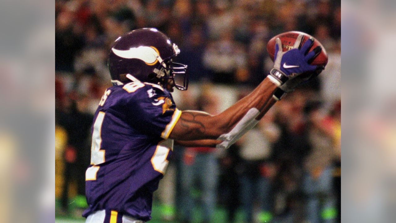 Vikings to induct Randy Moss, Ahmad Rashad into ring of honor