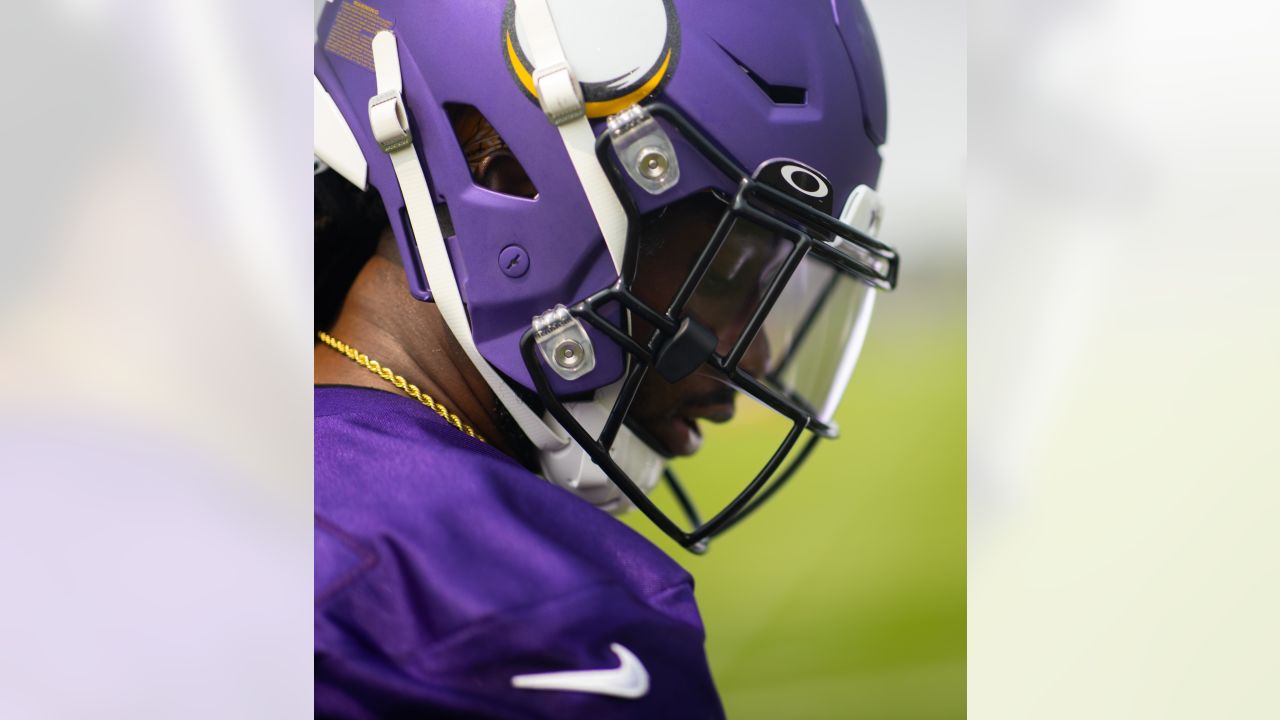 Minnesota Vikings guard Oli Udoh (74) blocks during an NFL football game  against the Baltimore Ravens, Sunday, Nov. 07, 2021 in Baltimore. (AP  Photo/Daniel Kucin Jr Stock Photo - Alamy